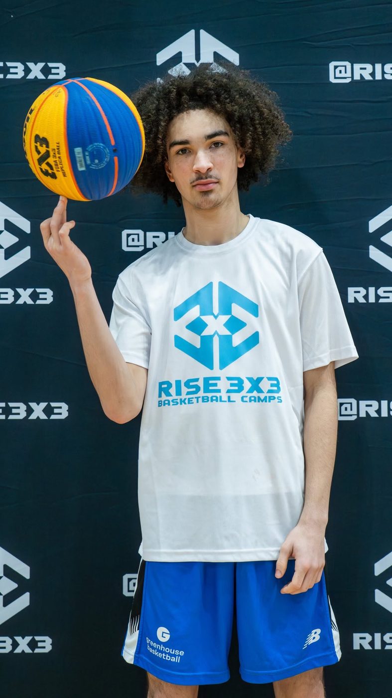 Camper spinning a 3x3 ball